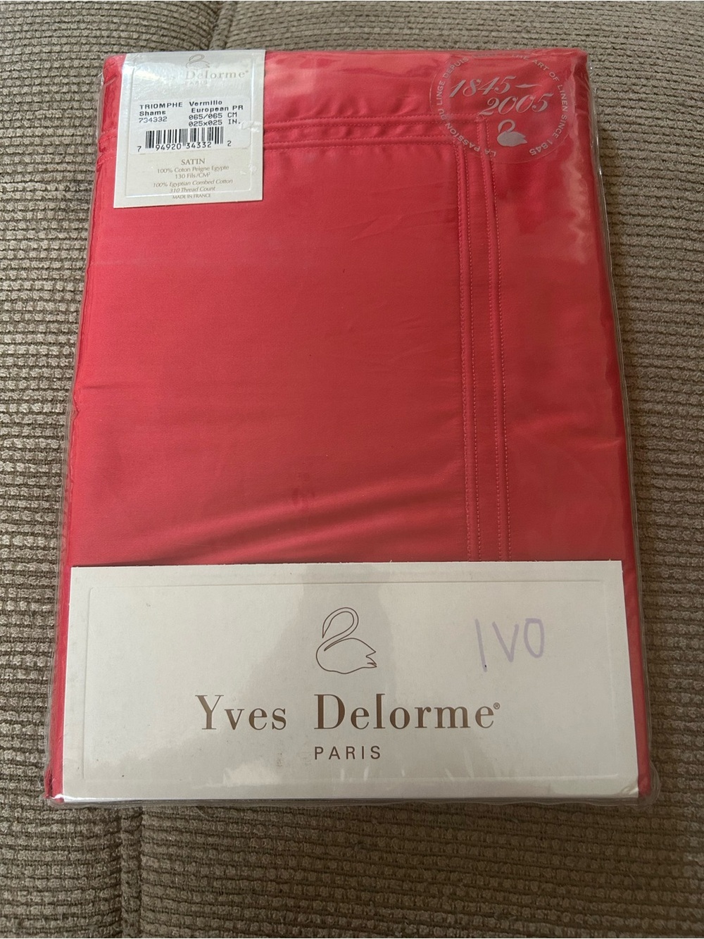 Yves Delorme Triomphe Vermillo Set of 2 Euro Shams. 25” x 25”. New Retired